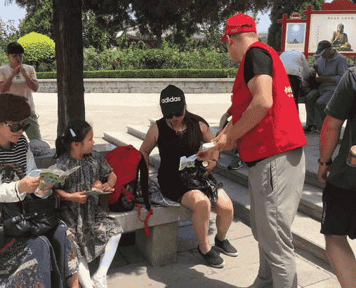 烟台文明旅游喜迎国庆看点二：行业先行 旅游从业者点滴文明行动细化服务