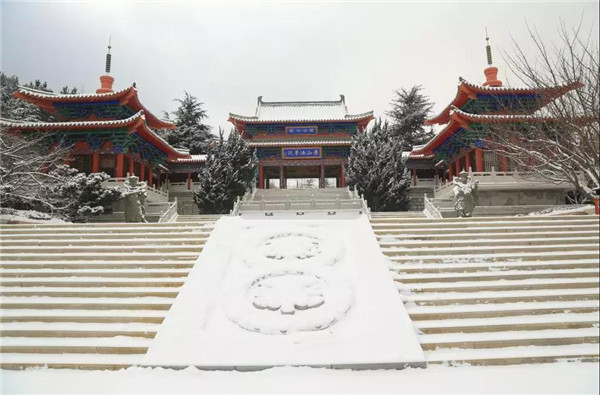 下雪了 放假休息与赏雪景你选择哪个？