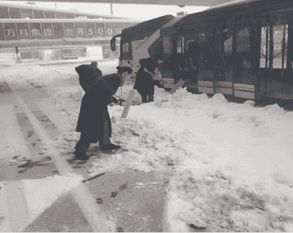 风雪一线的坚守 山航人尽责保障航班出行