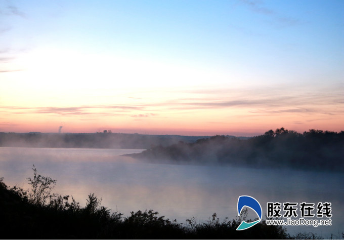 雾起凤凰湖，恍然如仙境！晚秋战山水库成为众多摄影爱好者打卡地