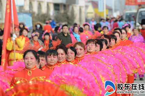 招远夏甸镇舞起新春大秧歌 欢天喜地展风采