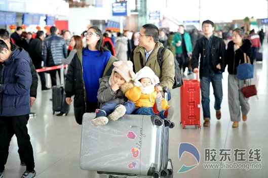 单日客流量首破3万！烟台机场春节接送旅客17.6万人次