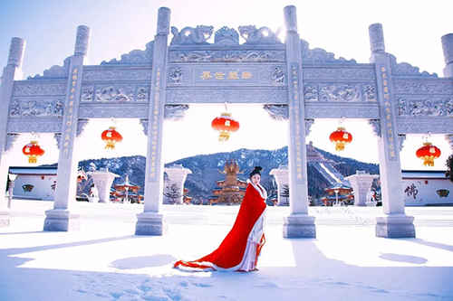 古典美人漫游龙口南山 遇见最美雪中仙境