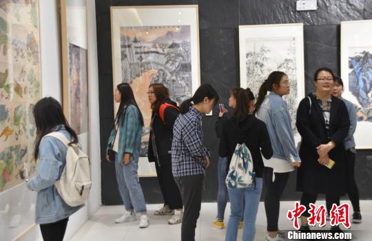 沿海开放城市美术馆馆藏作品展烟台启幕 讲述中国故事