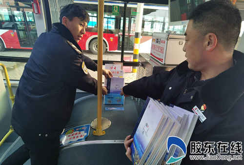 烟台市委宣传部为1路“流动图书馆”捐赠精品图书 满足人民群众日益增长精神文化需求
