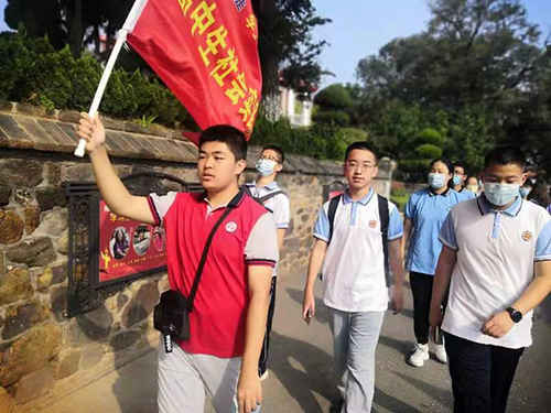 烟台市芝罘区向阳街道烟台山社区举办大型公益活动